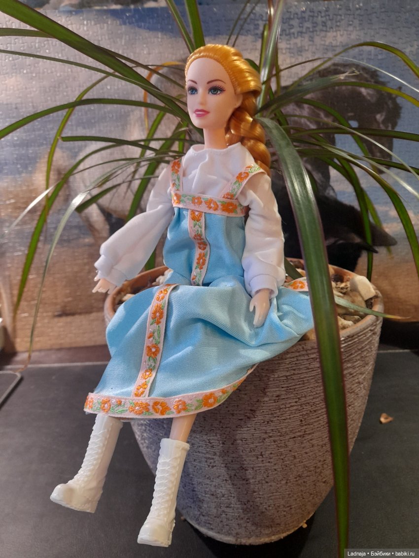 Аврора в русском национальном костюме (фото 3)