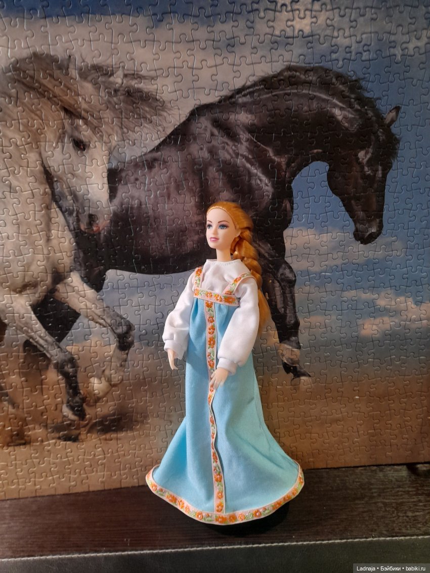 Аврора в русском национальном костюме (фото 10)