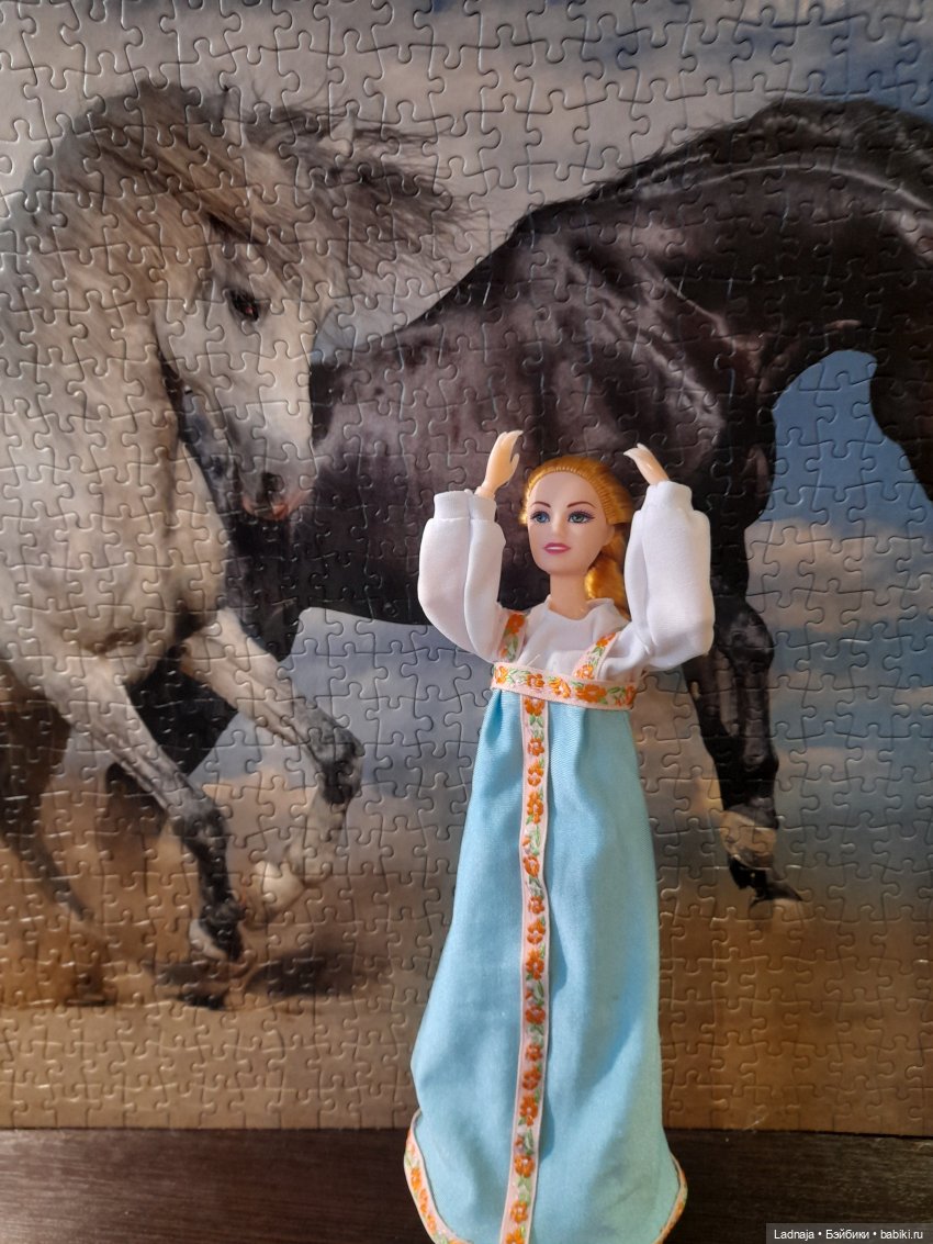Аврора в русском национальном костюме