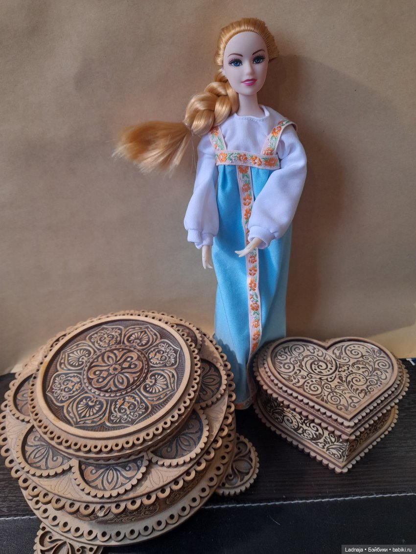 Аврора в русском национальном костюме (фото 4)
