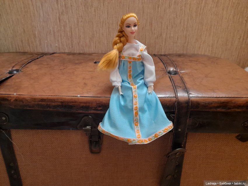 Аврора в русском национальном костюме (фото 5)