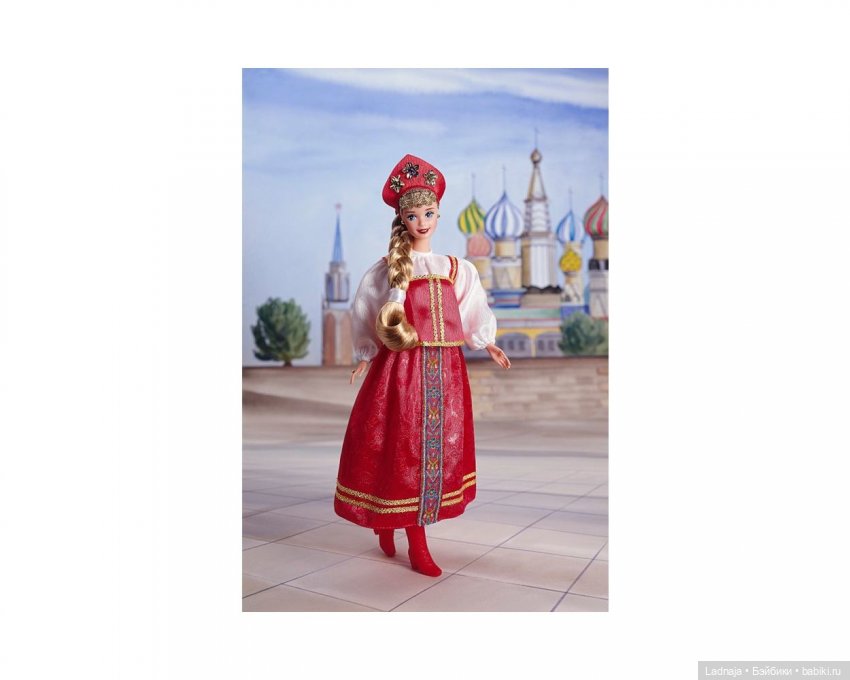Аврора в русском национальном костюме (фото 7)