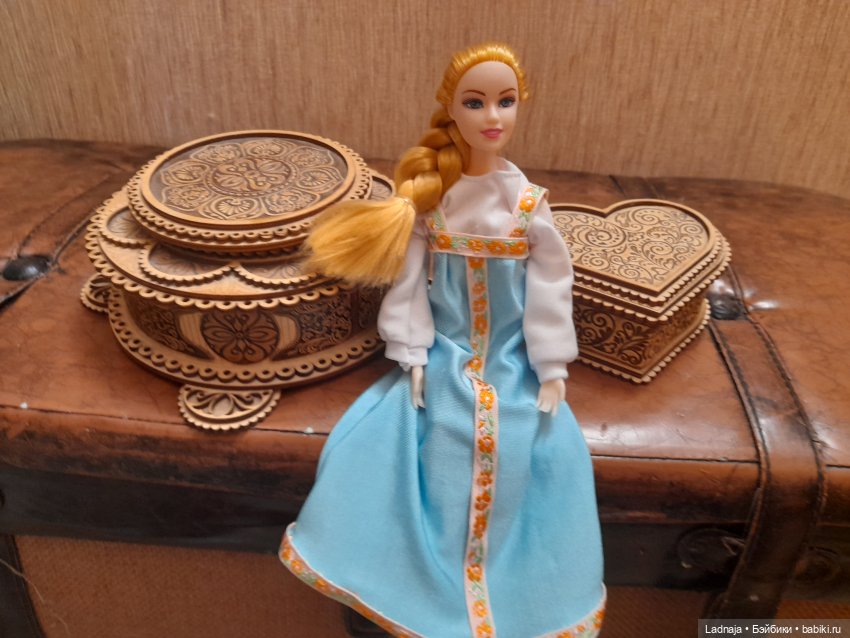 Аврора в русском национальном костюме