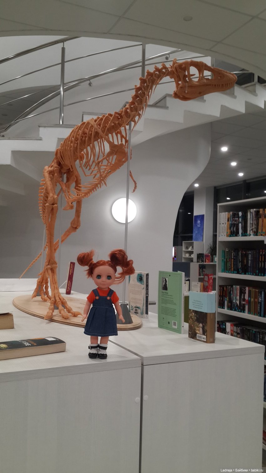 Как Ася со мной в библиотеку ходила