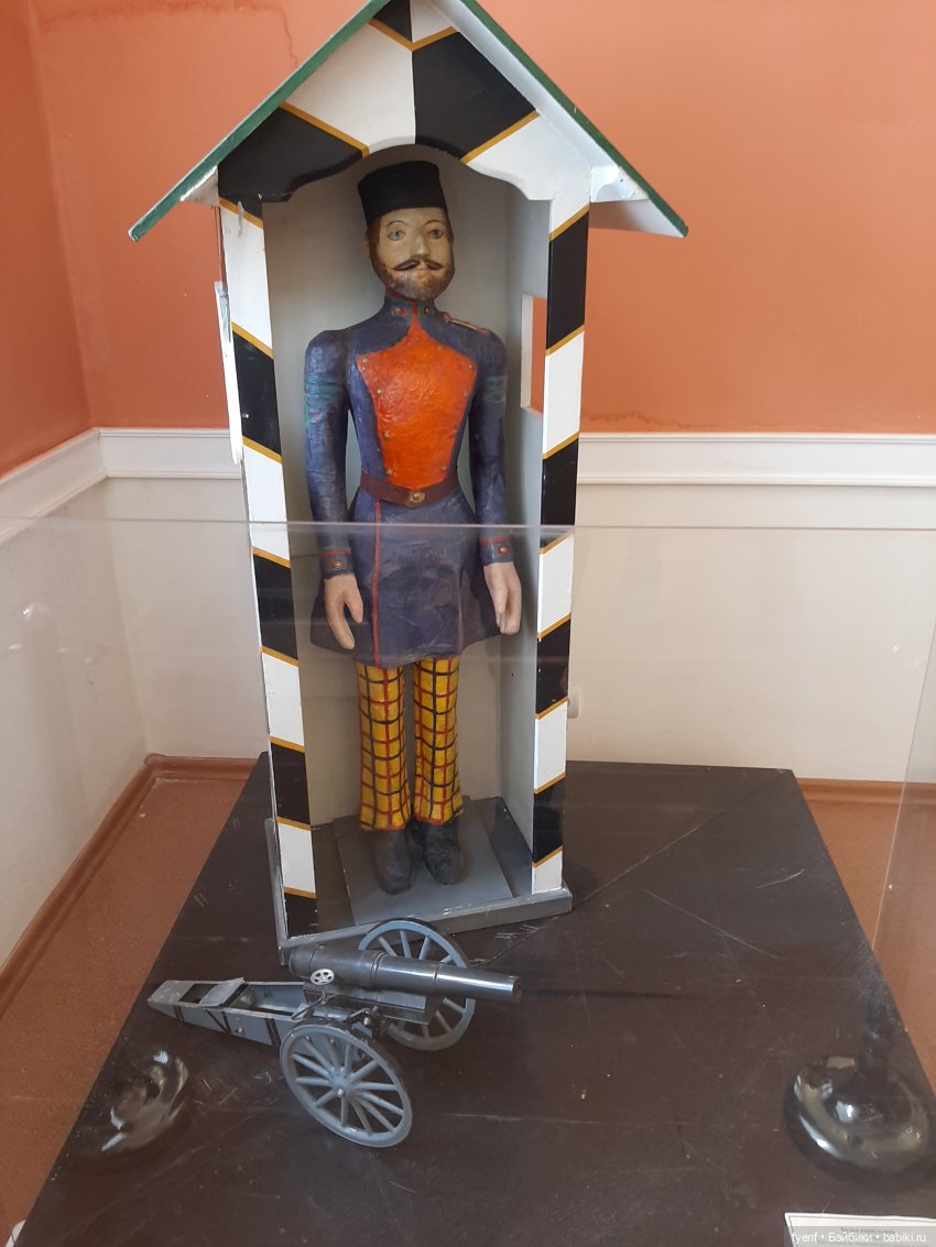 Крашу, крашу я заборы — Музеи кукол и фабрики игрушек: фоторепортажи