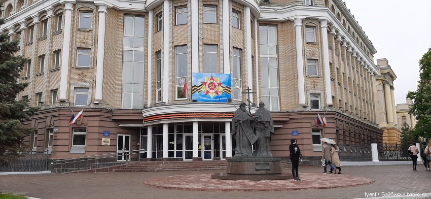 Саратовский университет -  просто огромный и величественный