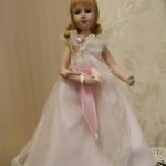 Фарфоровая кукла