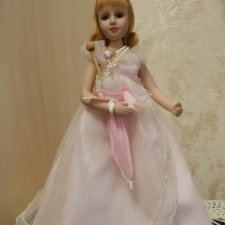 Фарфоровая кукла