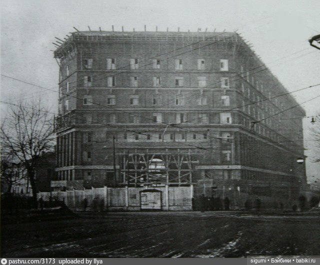 Маршруты московские... К куклам и на бульвары