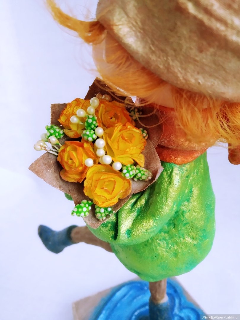 Новая жизнь старой куклы. Цветы для мамы