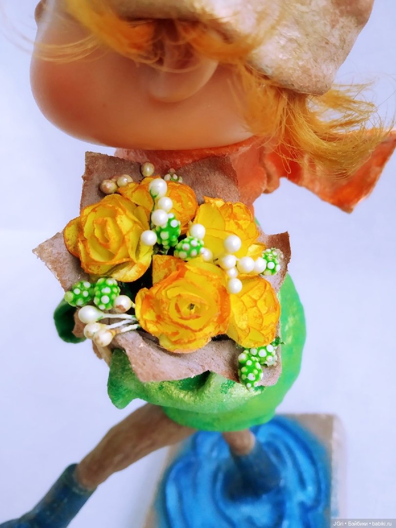 Новая жизнь старой куклы. Цветы для мамы