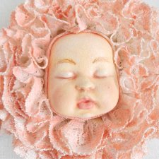 Подвес с кукольным личиком