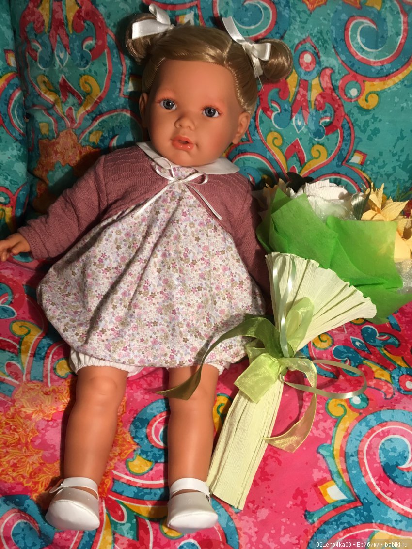 Аделина очень любит подсолнухи