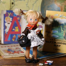 В конце концов, я же не хожу по улицам в школьной форме