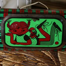 Пойду кукол причешу