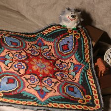 Вышивка яркая