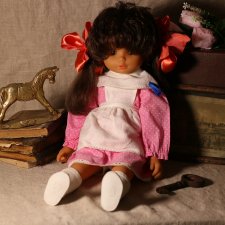 Откуда-то издалека приехала к нам фрау...