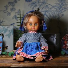 А кукла- кукла промолчит