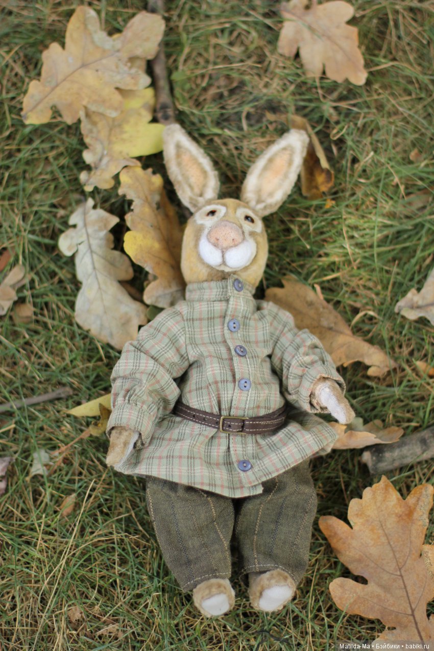 Кролик Себастьян сшит из винтажного плюша по мастер-классу Екатерины Гриб
