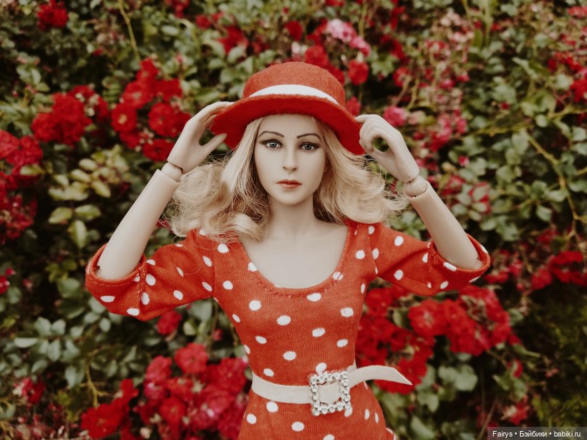 Блондинка на выход и немного ретро