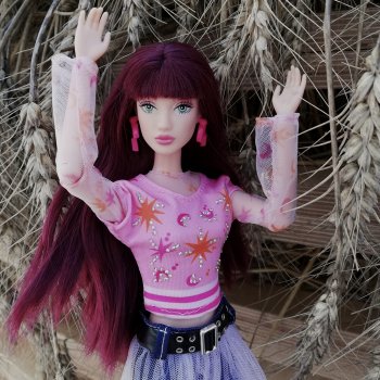 Дефа Люси захватывает внимание