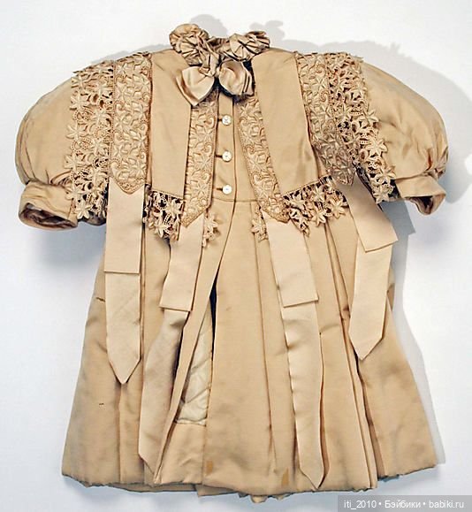 Люблю "девушек" в старинных пальтишках