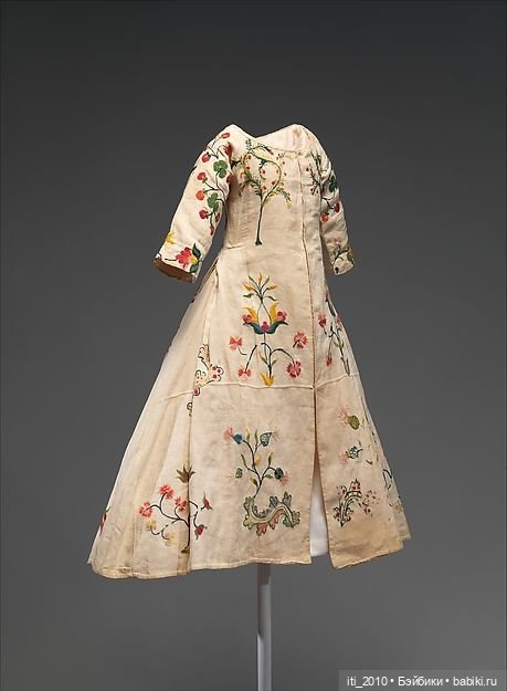 Люблю "девушек" в старинных пальтишках