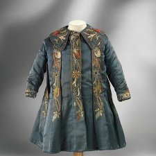 Люблю "девушек" в старинных пальтишках