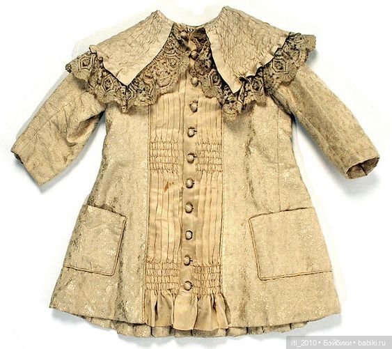 Люблю "девушек" в старинных пальтишках