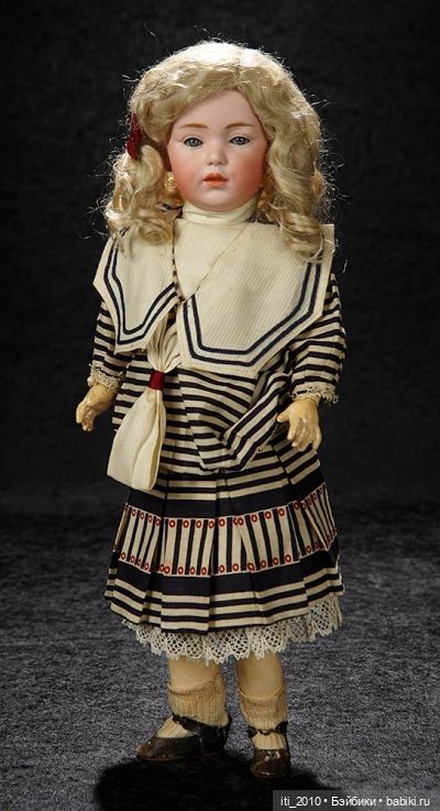 Антикварные мальчики и девочки в морских костюмчиках