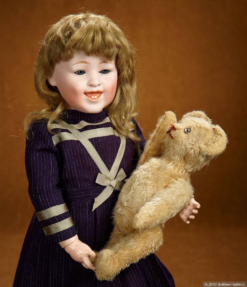 Антикварные мальчики и девочки в морских костюмчиках