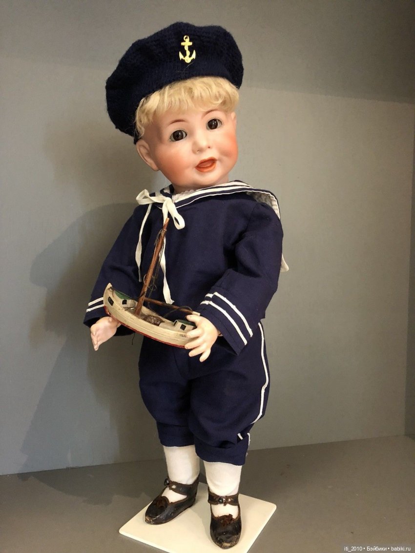Антикварные мальчики и девочки в морских костюмчиках