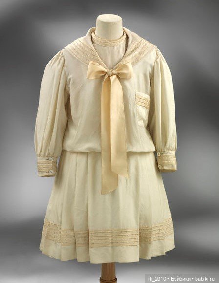 Антикварные мальчики и девочки в морских костюмчиках