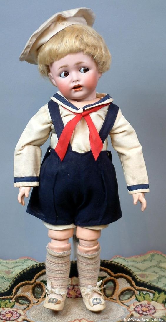 Антикварные мальчики и девочки в морских костюмчиках