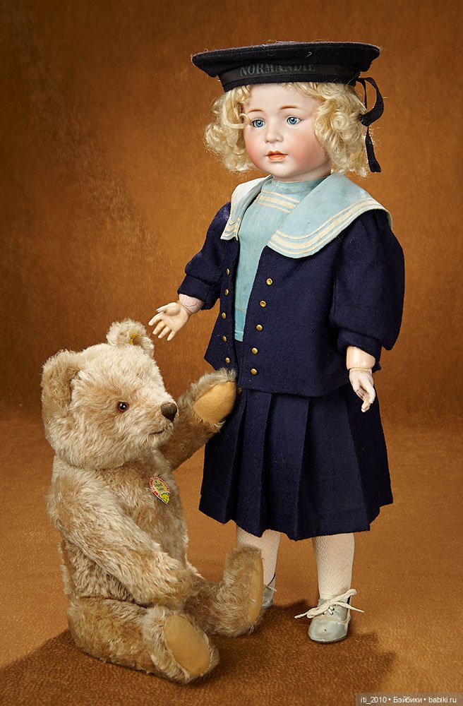 Антикварные мальчики и девочки в морских костюмчиках