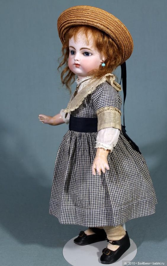 Антикварные мальчики и девочки в морских костюмчиках