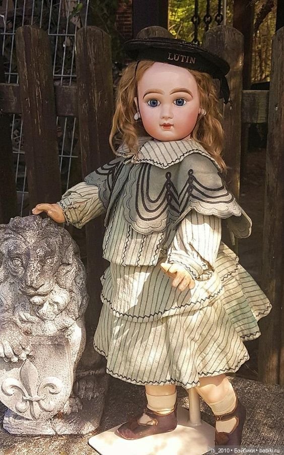 Антикварные мальчики и девочки в морских костюмчиках