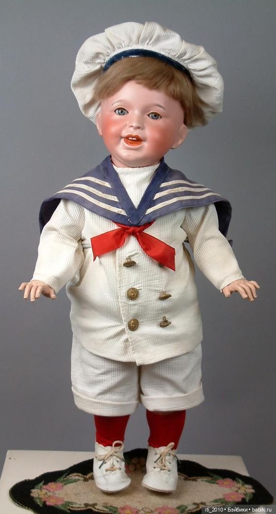 Антикварные мальчики и девочки в морских костюмчиках