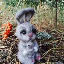 Зайка с зайчонком