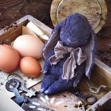 Черничный зайка-примитив от Юлии Прашкович.