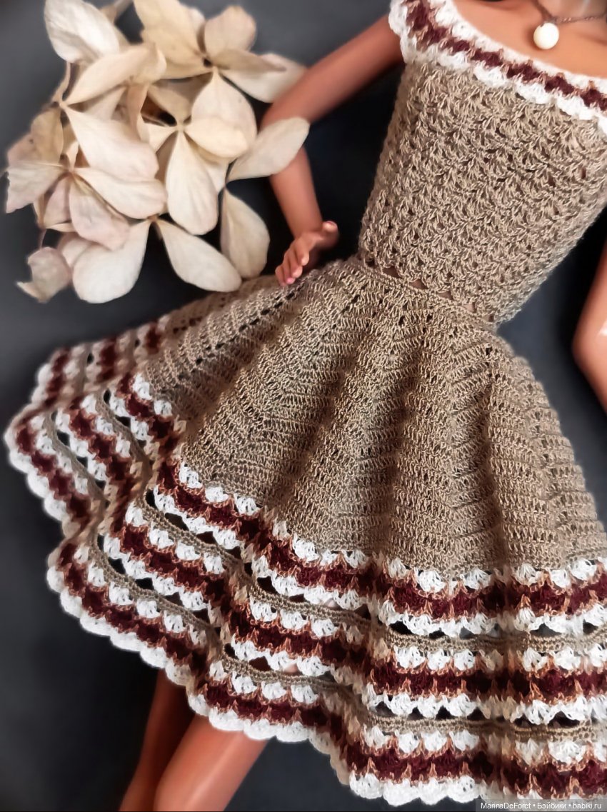 Вязаная одежда для кукол - часть двадцать третья - снова платья