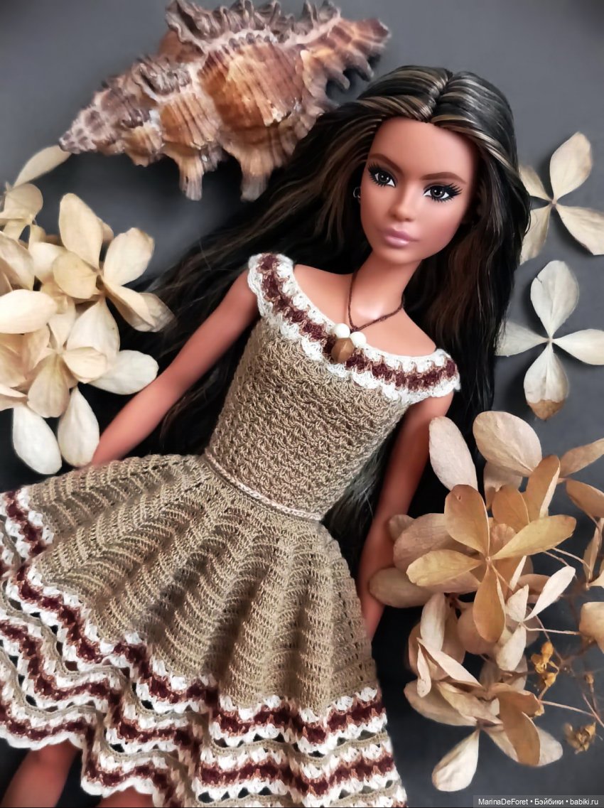 Вязаная одежда для кукол - часть двадцать третья - снова платья
