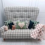 Красивый диван для кукол формата 1/6 от известного мастера