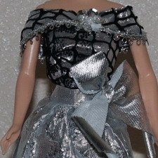 Серебристое платье на барби