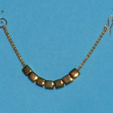 Колье кубики