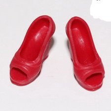 Красная обувь на барби (несколько)
