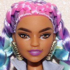 Barbie Экстра с радужными косичками