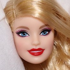 Голова 2019 Holiday Barbie