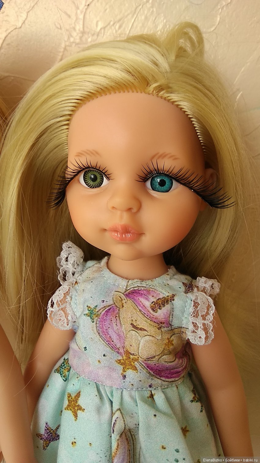 С ресничками ,конечно, веселее!