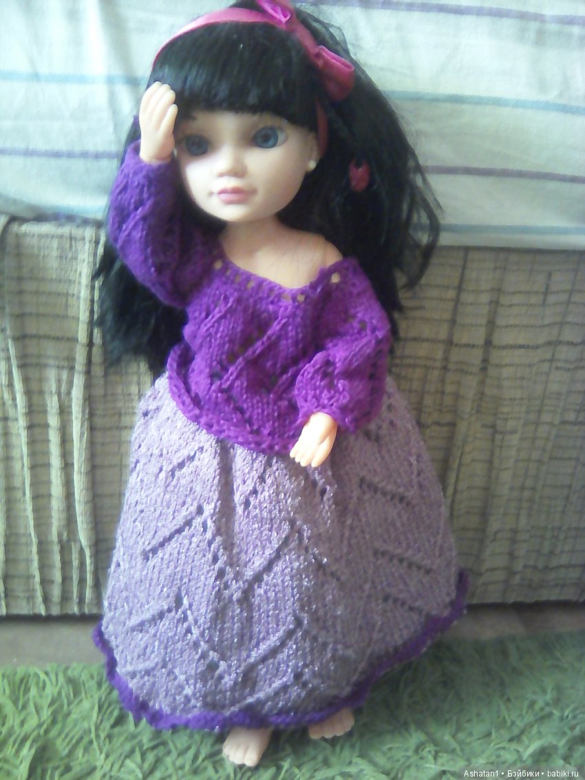 К сожалению фотоаппарат еле жив, поэтому за качество очень извиняюсь. Пока доченька спит .Белоснежка выбралась из коробки чтобы показаться....... Не судите строго заключение никого не украшает